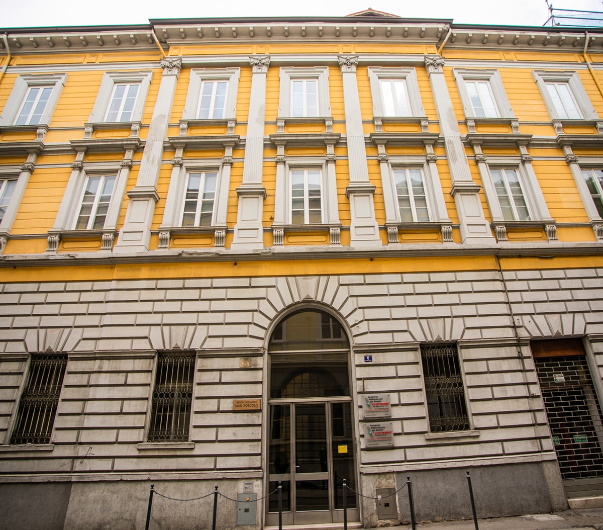 Facciata storica della Residenza Anni Sereni – palazzo neoclassico in Via Gatteri Trieste