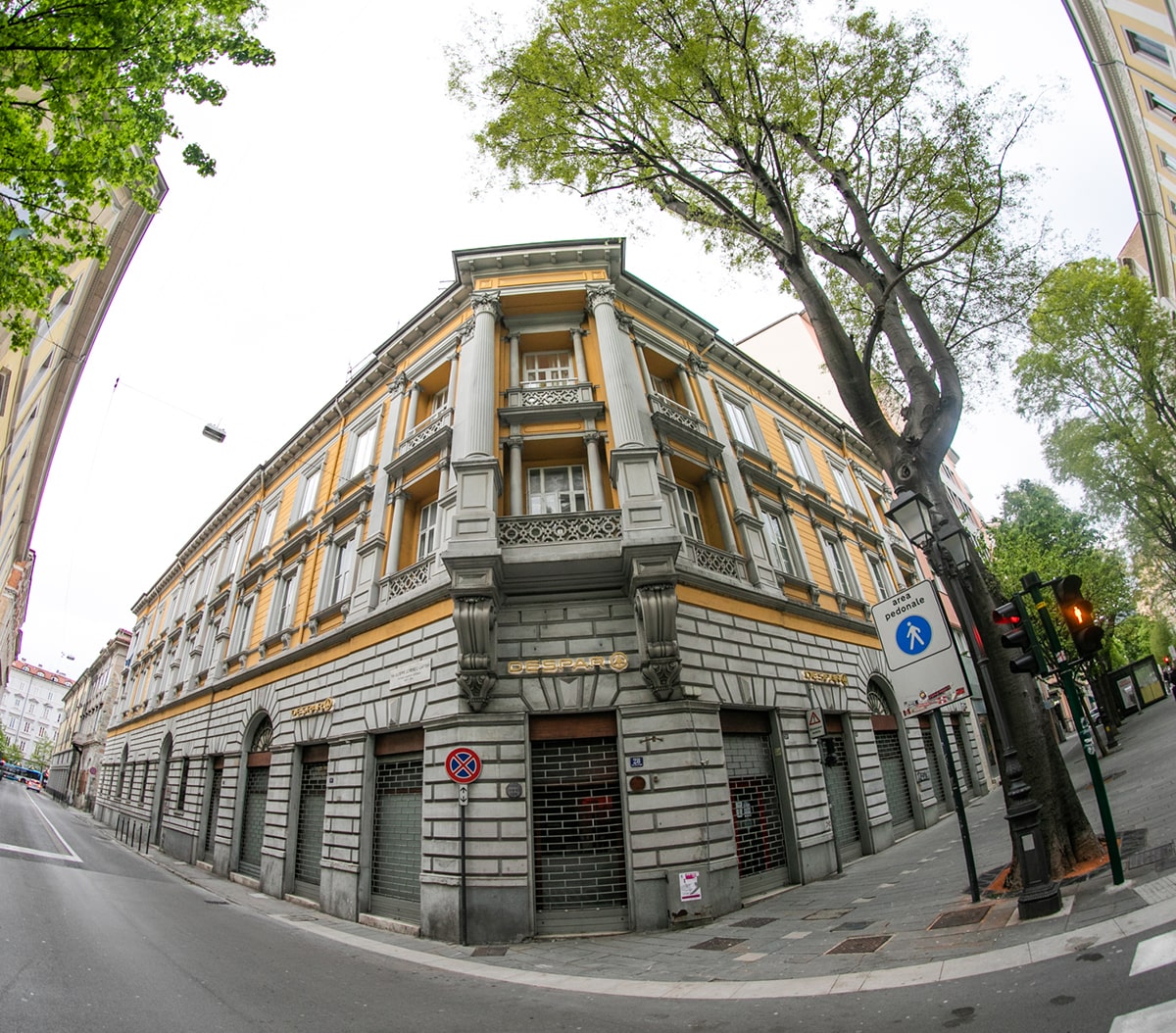Veduta angolare del palazzo storico di Anni Sereni, Via Gatteri 6 Trieste